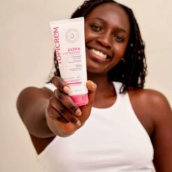 Alternative view of Tẩy Tế Bào Chết Dưỡng Ẩm Topicrem Ultra Hydratant Gommage Douceur Cho Da Khô Và Da Nhạy Cảm - 200ml